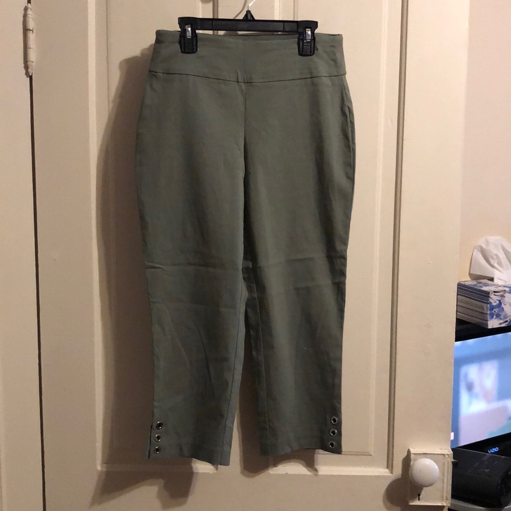 Cato cropped pants with grommet details